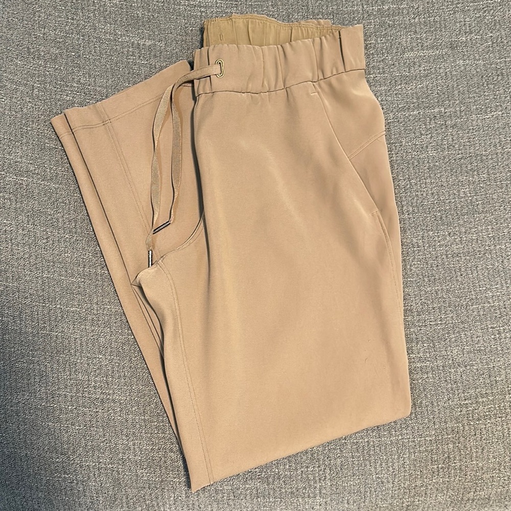 Lululemon On the Fly 7/8 Pant Woven beige